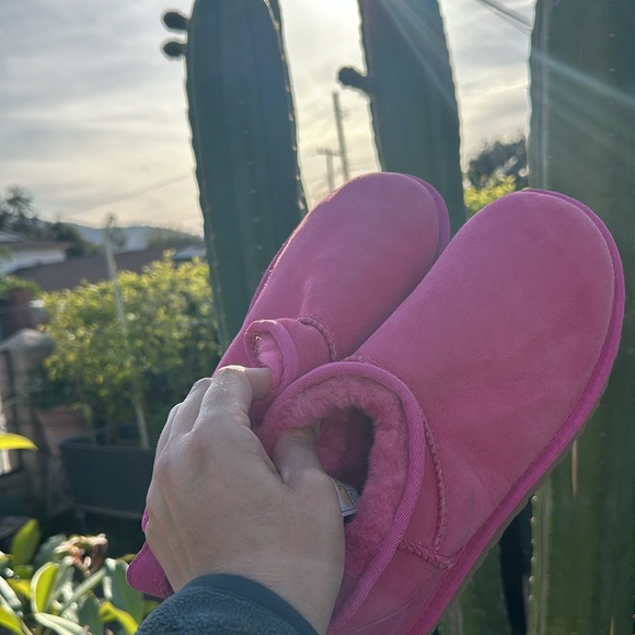 Women’s UGG ULTRA MINI HOT PINK #7 - Picture 5 of 10
